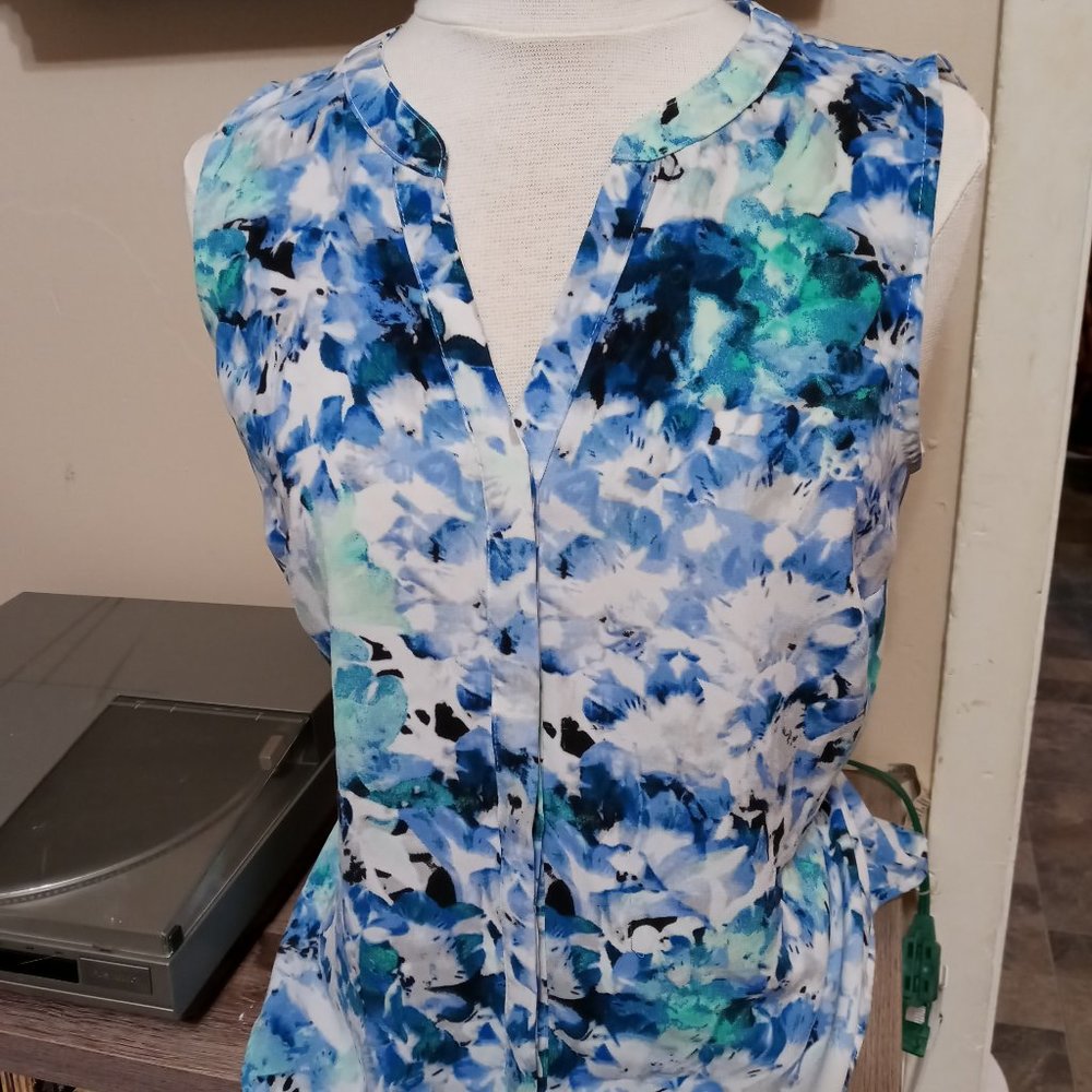 Button Floral Top - Picture 3 of 14